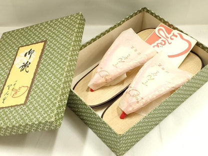 平和屋着物▼和装小物　下駄　心斎橋 てんぐ　桐下駄　鼻緒:麻の葉模様　共箱付き　逸品　未使用　AABL1977ay