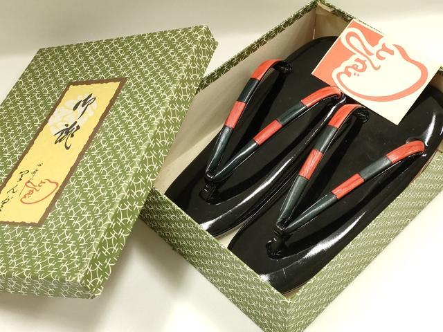 平和屋着物▼和装小物　和装草履　心斎橋 てんぐ　鼻緒:縞　共箱付き　逸品　未使用　AABL1980ay