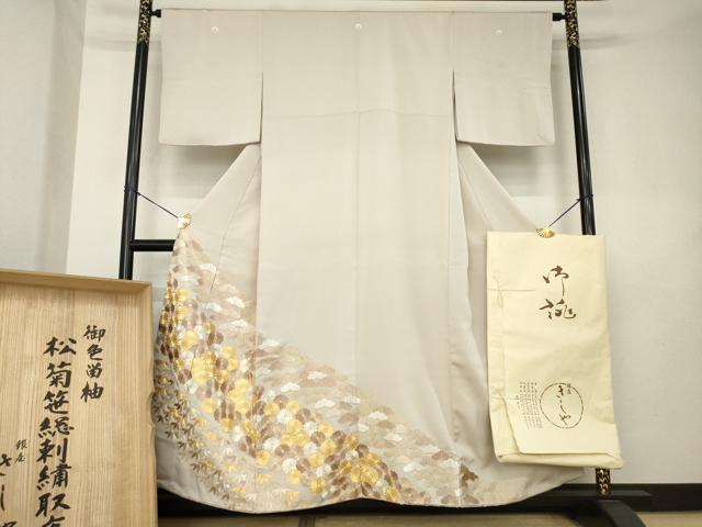平和屋本店●銀座きしや　色留袖　駒刺繍　笹　松　菊　吉祥文　共箱・たとう紙付き　正絹　逸品　AABL2025ck