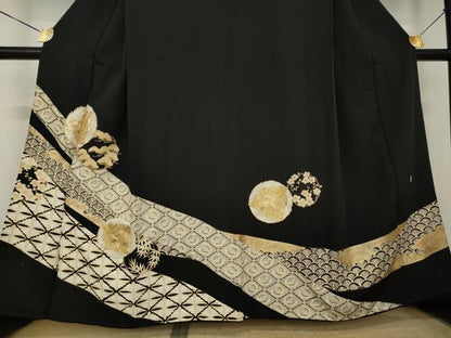 平和屋着物●豪華黒留袖　作家物　駒刺繍　飛鶴花丸文　金彩　正絹　逸品　AABL2045ck