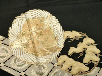 平和屋着物●豪華黒留袖　作家物　駒刺繍　飛鶴花丸文　金彩　正絹　逸品　AABL2045ck