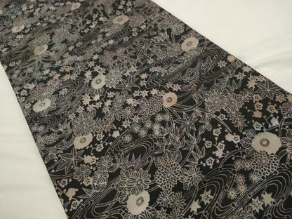 平和屋着物●染色工芸作家　本郷葵虹　九寸開き名古屋帯　流水草花文　黒地　銀通し地　正絹　逸品　AABL2507pf