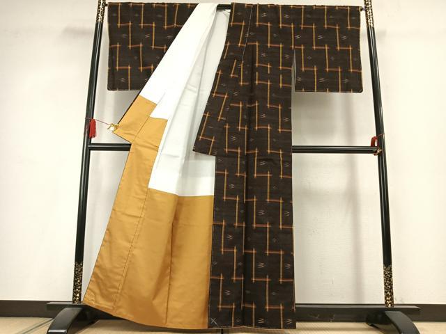 平和屋着物●上質な紬　古代染　米琉茶絣　琉球絣　反端付き　正絹　逸品　未使用　AABL2891fy