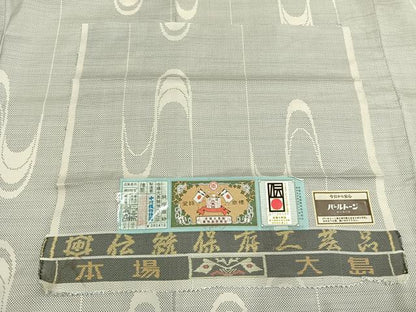 平和屋着物●本場大島紬　白大島　9マルキ　幾何学文様　松坂屋扱い　中川織物特製　証紙付き　正絹　逸品　AABL2902fy