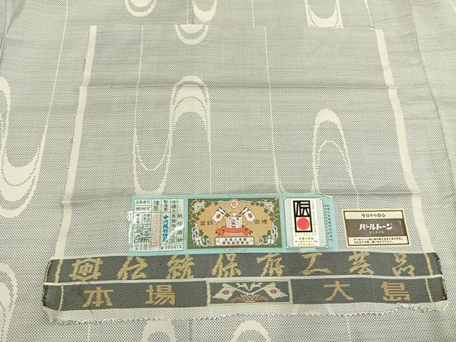 平和屋着物●本場大島紬　白大島　9マルキ　幾何学文様　松坂屋扱い　中川織物特製　証紙付き　正絹　逸品　AABL2902fy