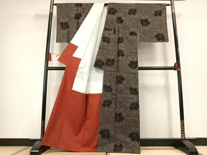 平和屋着物●本場大島紬　手織　古代染色　純泥染　7マルキ　花唐草文　成田染織謹製　証紙付き　正絹　逸品　未使用　AABL2907fy