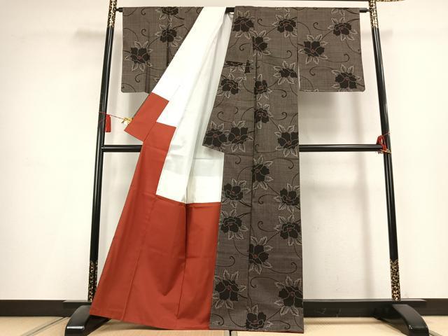平和屋着物●本場大島紬　手織　古代染色　純泥染　7マルキ　花唐草文　成田染織謹製　証紙付き　正絹　逸品　未使用　AABL2907fy