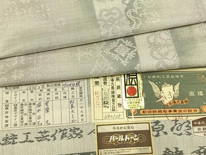 平和屋着物●本場大島紬　白大島紬　桑原織物 二代目　桑原啓之介　9マルキ　吉祥文　証紙付き　正絹　逸品　AABL2912fy