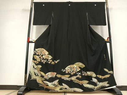 平和屋着物●豪華黒留袖　作家物　駒刺繍　地紙松竹梅図　金彩　正絹　逸品　AABL2920fy