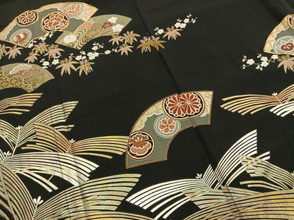 平和屋着物●豪華黒留袖　作家物　駒刺繍　地紙松竹梅図　金彩　正絹　逸品　AABL2920fy
