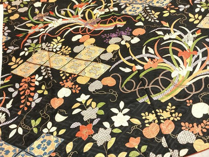 平和屋着物●豪華振袖　駒刺繍　草花文　黒地　金彩　正絹　逸品　AABL2928fy