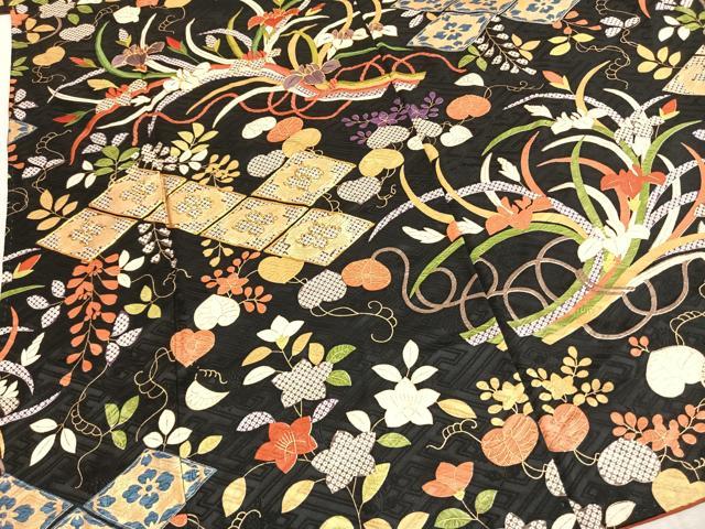 平和屋着物●豪華振袖　駒刺繍　草花文　黒地　金彩　正絹　逸品　AABL2928fy