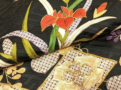 平和屋着物●豪華振袖　駒刺繍　草花文　黒地　金彩　正絹　逸品　AABL2928fy