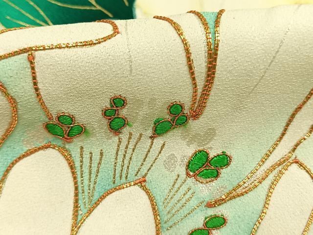 平和屋着物●豪華振袖　駒刺繍　草花文　黒地　金彩　正絹　逸品　AABL3021fy
