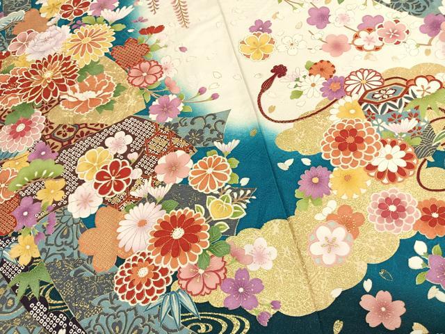 平和屋着物●豪華振袖　駒刺繍　草花文　暈し染め　金彩　銀通し地　正絹　逸品　AABL3034fy