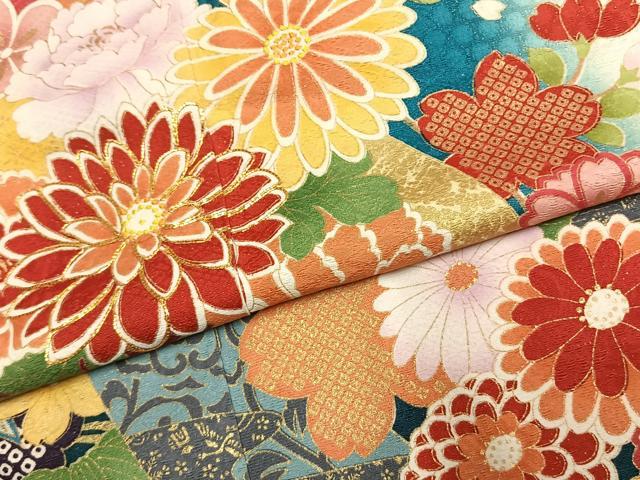 平和屋着物●豪華振袖　駒刺繍　草花文　暈し染め　金彩　銀通し地　正絹　逸品　AABL3034fy