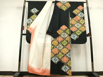 平和屋着物●豪華振袖　駒刺繍　吉祥花鳥文　黒地　金彩　正絹　逸品　AABL3122fy