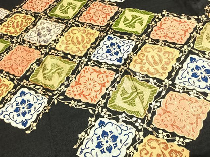 平和屋着物●豪華振袖　駒刺繍　吉祥花鳥文　黒地　金彩　正絹　逸品　AABL3122fy