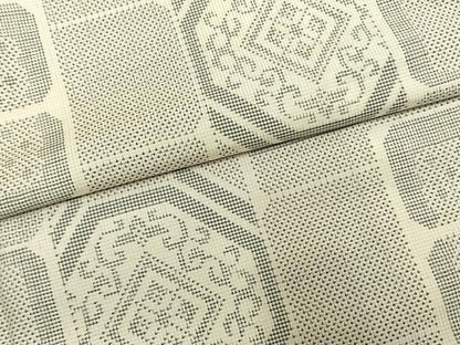 平和屋着物●本場大島紬　白大島　9マルキ　幾何学文様　正絹　逸品　AABL3331fy