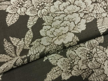 平和屋着物●本場大島紬　地空き　割り込み絣　草花文　正絹　逸品　未使用　AABL3377fy