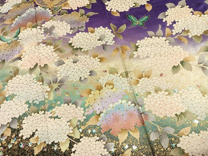 平和屋着物●豪華振袖　駒刺繍　花蝶文　暈し染め　金銀彩　銀通し地　正絹　逸品　AABL3445fy