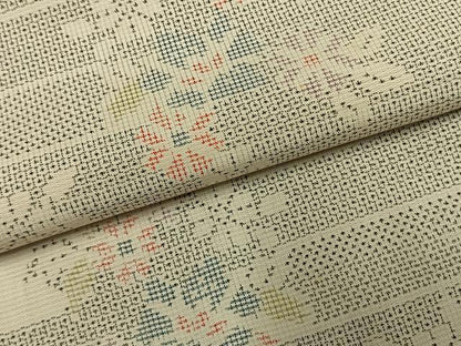 平和屋着物●本場大島紬　白大島　120亀甲　草花文　正絹　逸品　AABL3537fy