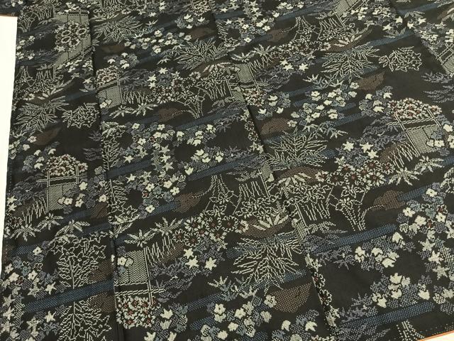 平和屋着物●本場大島紬　7マルキ　草花文　黒地　正絹　逸品　AABL3539fy