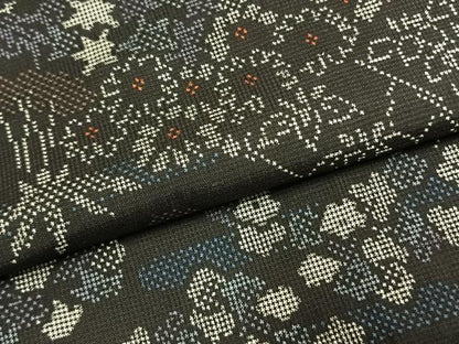 平和屋着物●本場大島紬　7マルキ　草花文　黒地　正絹　逸品　AABL3539fy