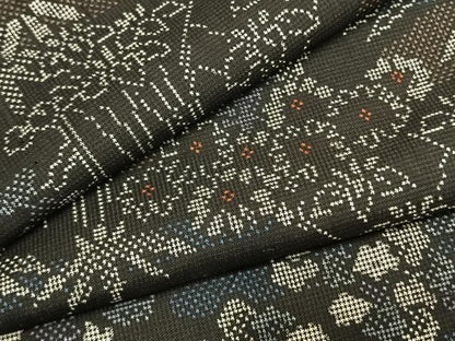 平和屋着物●本場大島紬　7マルキ　草花文　黒地　正絹　逸品　AABL3539fy