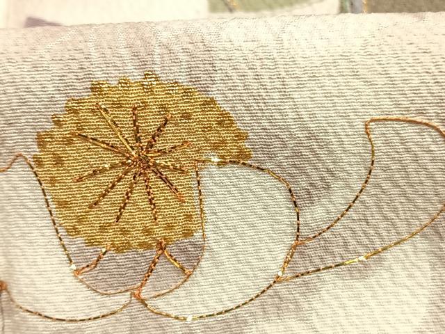 平和屋着物●豪華振袖　駒刺繍　花蝶文　金彩　正絹　逸品　AABL3540fy