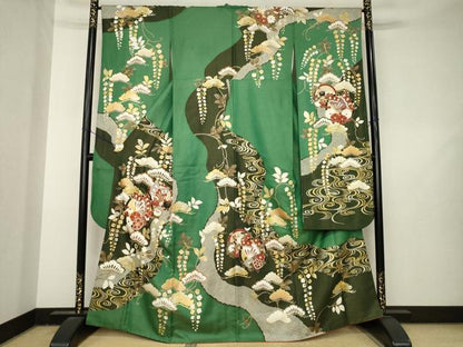 平和屋着物●豪華振袖　駒刺繍　花蝶丸文　金通し地　正絹　逸品　AABL3631ck