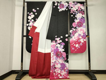 平和屋着物●豪華振袖　刺繍　舞花文　暈し染め　黒地　金銀糸　銀彩　正絹　逸品　AABL3654ck