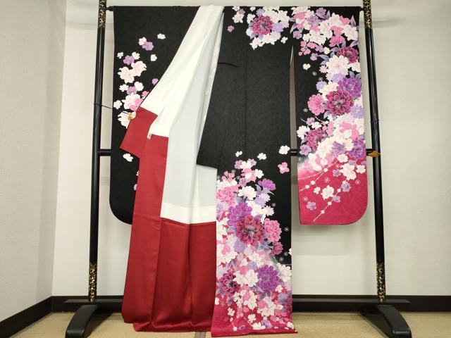 平和屋着物●豪華振袖　刺繍　舞花文　暈し染め　黒地　金銀糸　銀彩　正絹　逸品　AABL3654ck