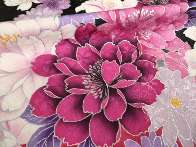 平和屋着物●豪華振袖　刺繍　舞花文　暈し染め　黒地　金銀糸　銀彩　正絹　逸品　AABL3654ck