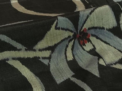 平和屋着物▽上質な紬　単衣　舞花文　黒地　正絹　逸品　AABL3773jh