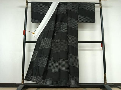 平和屋着物▽上質な紬　単衣　十字絣　黒地　正絹　逸品　AABL3967jh
