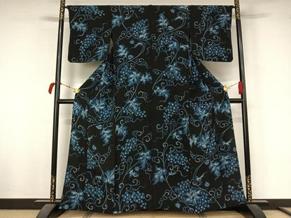 平和屋着物▽上質な小紋　単衣　葡萄唐草文　ろうけつ染め　黒地　正絹　逸品　AABL4009jh