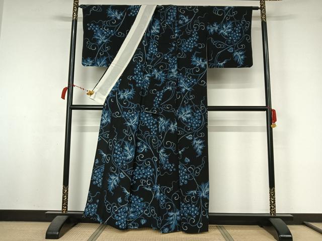 平和屋着物▽上質な小紋　単衣　葡萄唐草文　ろうけつ染め　黒地　正絹　逸品　AABL4009jh
