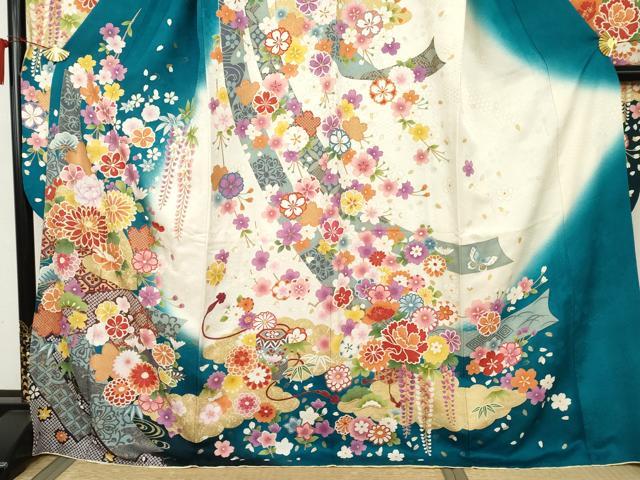 平和屋着物●豪華振袖　駒刺繍　蔓帯吉祥花文　暈し染め　金彩　銀通し地　正絹　逸品　AABL4089cs