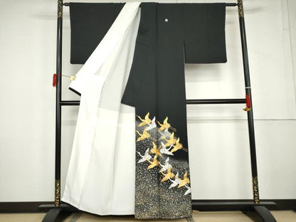 平和屋着物●国際的伝統工芸作家　十二代・藤林徳扇　苑寿　黒留袖　駒刺繍　飛鶴文　金銀彩　正絹　逸品　AABL4161cs