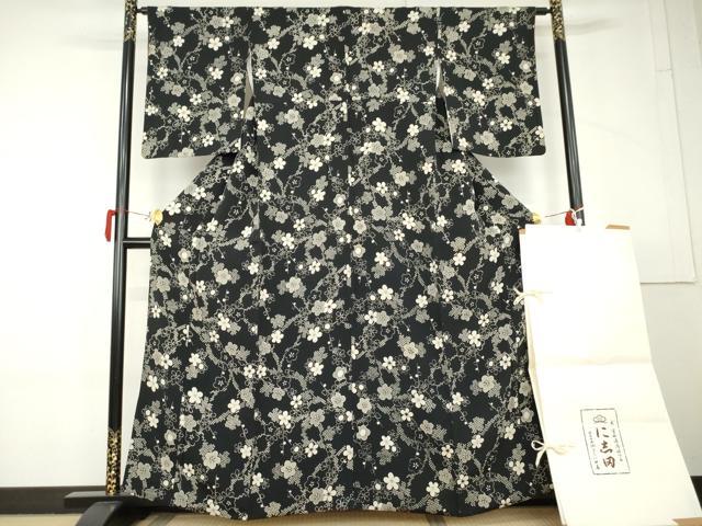 平和屋着物●京都老舗銘店・に志田　小紋　枝梅　黒地　鬼しぼ縮緬　たとう紙付き　正絹　逸品　AABL4237cs