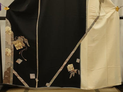 平和屋着物■訪問着　作家物　駒刺繍　糸巻花蝶宝尽くし　暈し染め　黒地　金彩　正絹　逸品　AABL4382sx