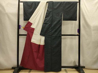 平和屋着物■本場大島紬　7マルキ　亀甲花文　正絹　逸品　AABL4398sx
