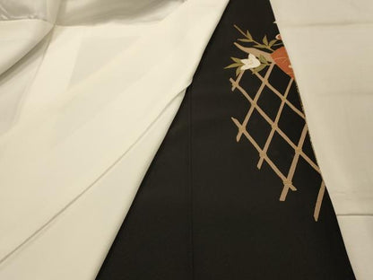 平和屋着物■豪華黒留袖　駒刺繍　螺鈿　飛鶴花短冊文　金彩　正絹　逸品　AABL4441sx