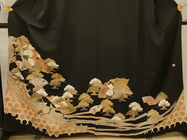 平和屋着物■豪華黒留袖　作家物　駒刺繍　束ね熨斗扇面花文　金彩　正絹　逸品　AABL4675sx