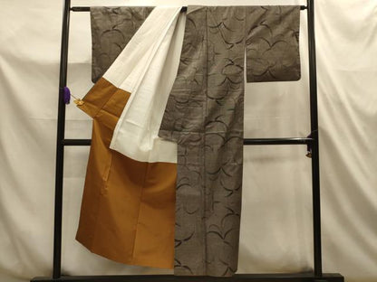 平和屋着物■本場大島紬　9マルキ　草葉文　正絹　逸品　AABL4763sx