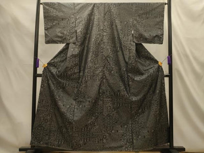 平和屋着物■本場大島紬　裂取鳥獣人物花文　正絹　逸品　AABL4918sx