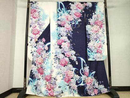 平和屋着物●豪華振袖　刺繍　花蝶文　暈し染め　金彩　銀通し地　正絹　逸品　AABL5511ck
