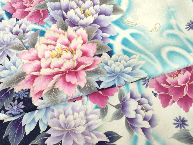平和屋着物●豪華振袖　刺繍　花蝶文　暈し染め　金彩　銀通し地　正絹　逸品　AABL5511ck