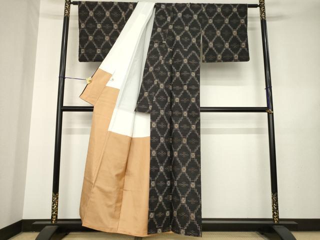 平和屋着物●本場米琉　置賜紬　琉球絣文様　やまと誂製　正絹　逸品　AABL5587ck